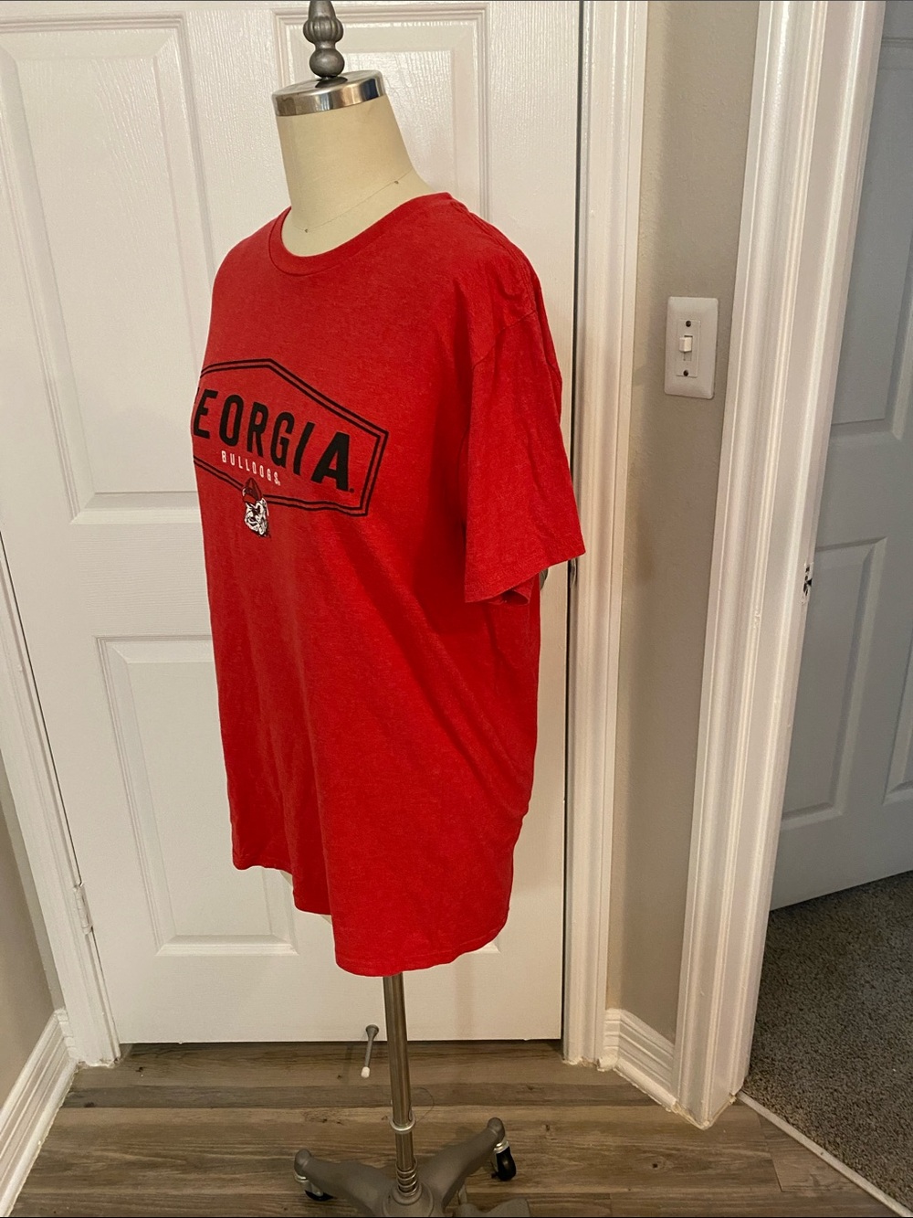 Rivalry Threads Red Georgia Bulldogs Tee with Black Graphic - Picture 4 of 4